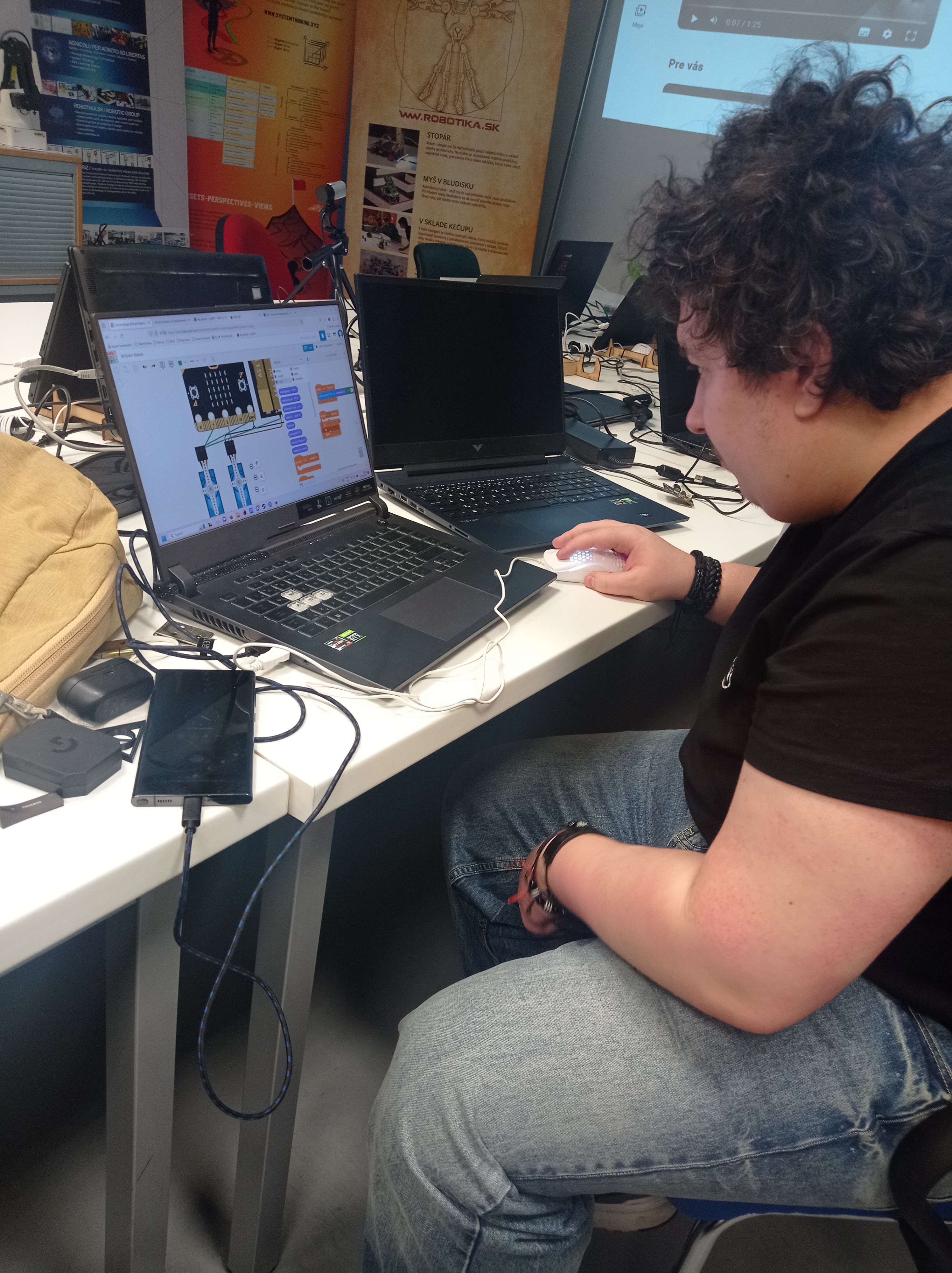 Working on the logic circuit in Tinkercad